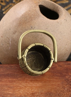 创意黄铜钥匙扣：复古风格