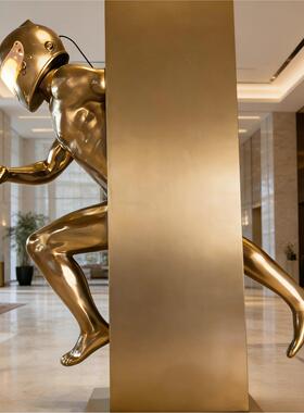 赛博朋克太空人穿柱网红摆件商场