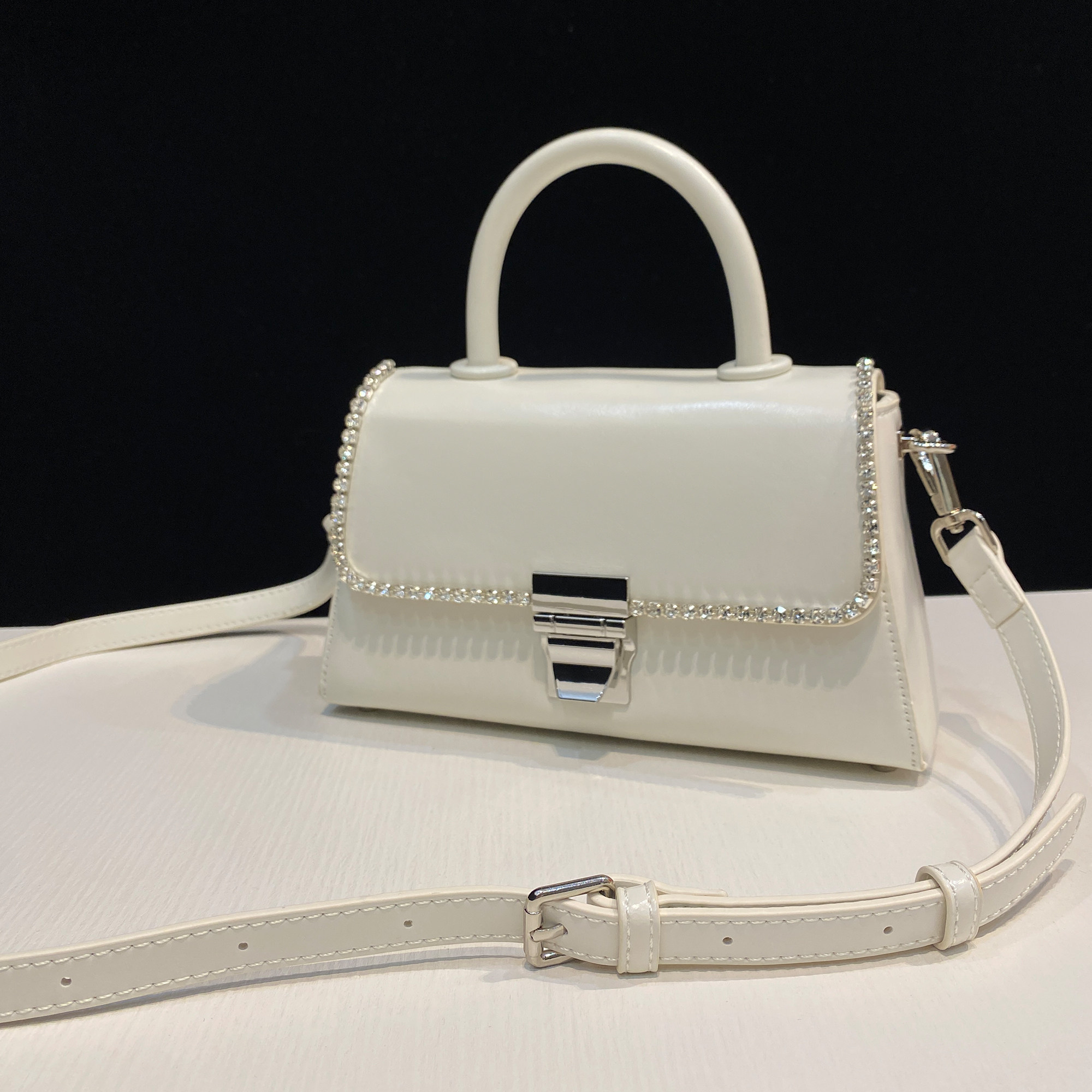 白色包包女2025新款女包小众设计高级感手提包斜挎水钻小方包百搭,淘宝优惠券,粉丝福利购,淘宝优惠卷