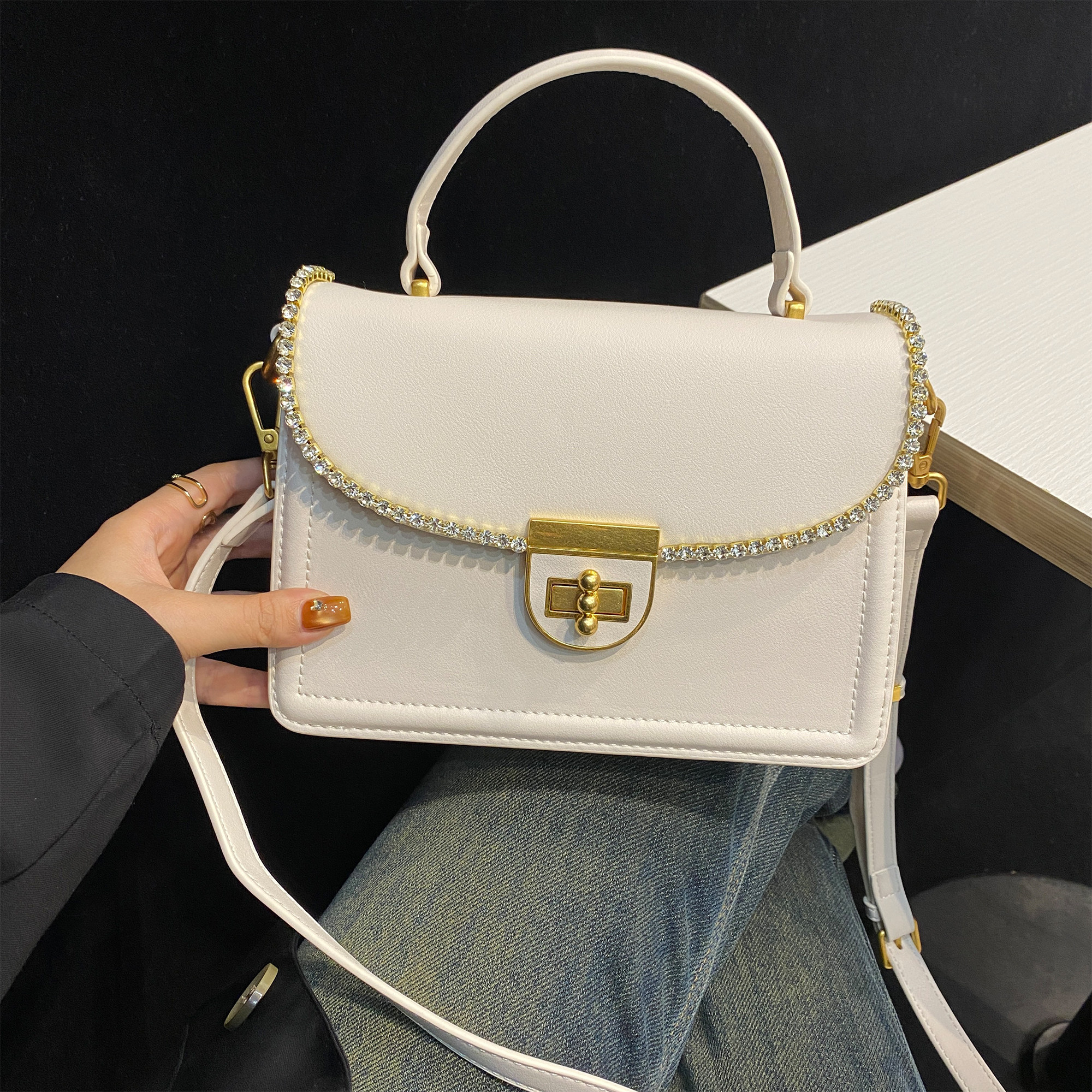 白色包包女2025新款女包小众设计高级感手提包斜挎水钻小方包百搭,淘宝优惠券,粉丝福利购,淘宝优惠卷