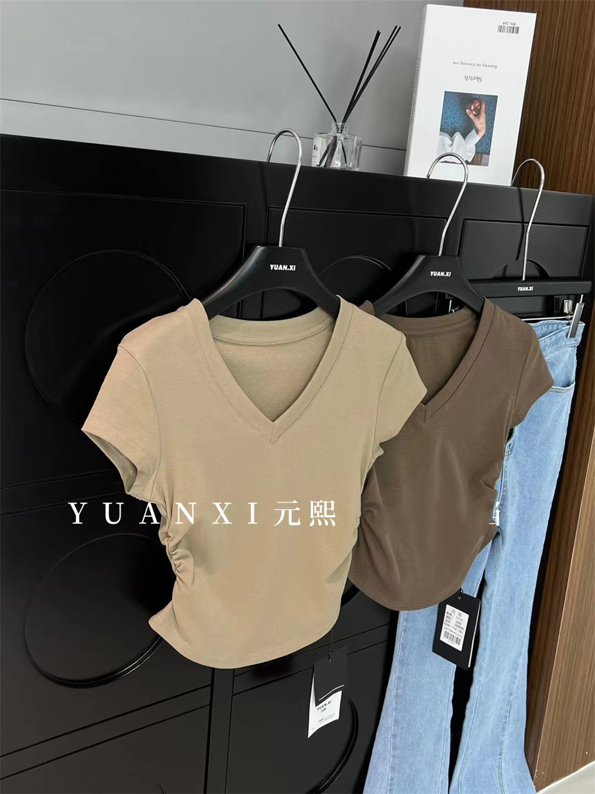 yuanxi元熙纯欲风V领T恤女夏季短款侧边褶皱修身显瘦百搭短袖上衣 - 图1