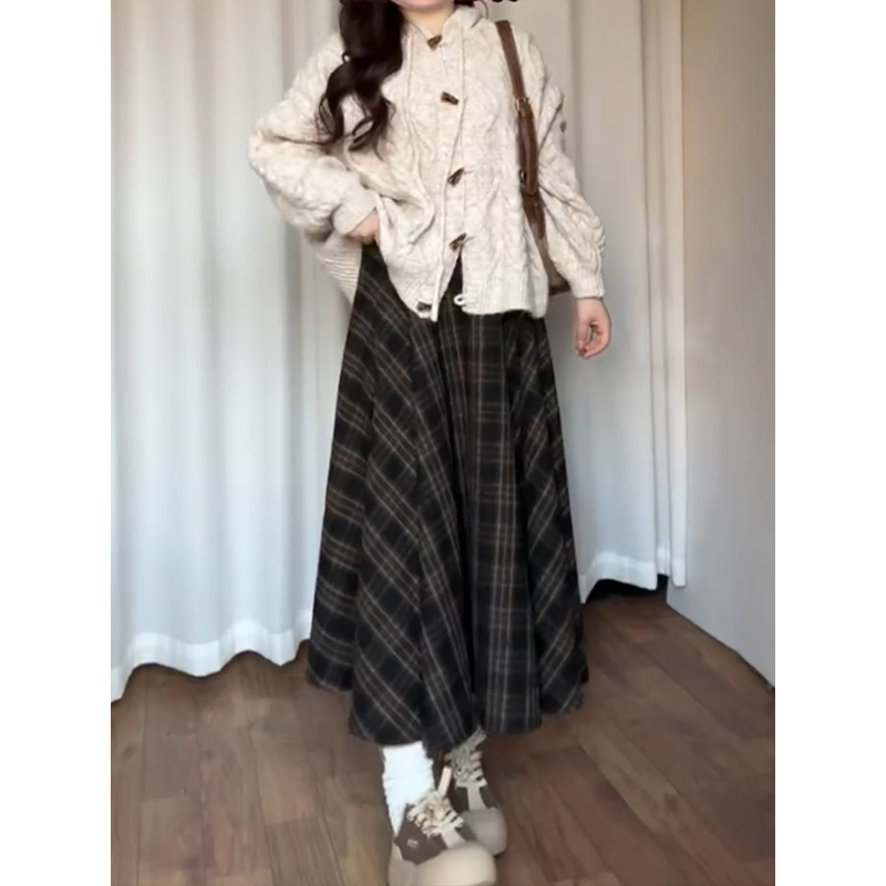 美拉德复古格子半裙大码胖mm大摆裙显瘦梨型女高腰a字半身裙子潮 - 图0