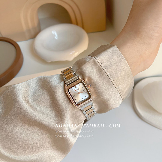 Простой ретро-стиль, бесплатные браслеты и кольца.