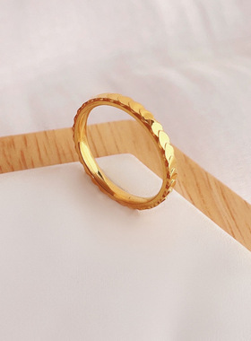 小众设计细款鱼鳞纹戒指