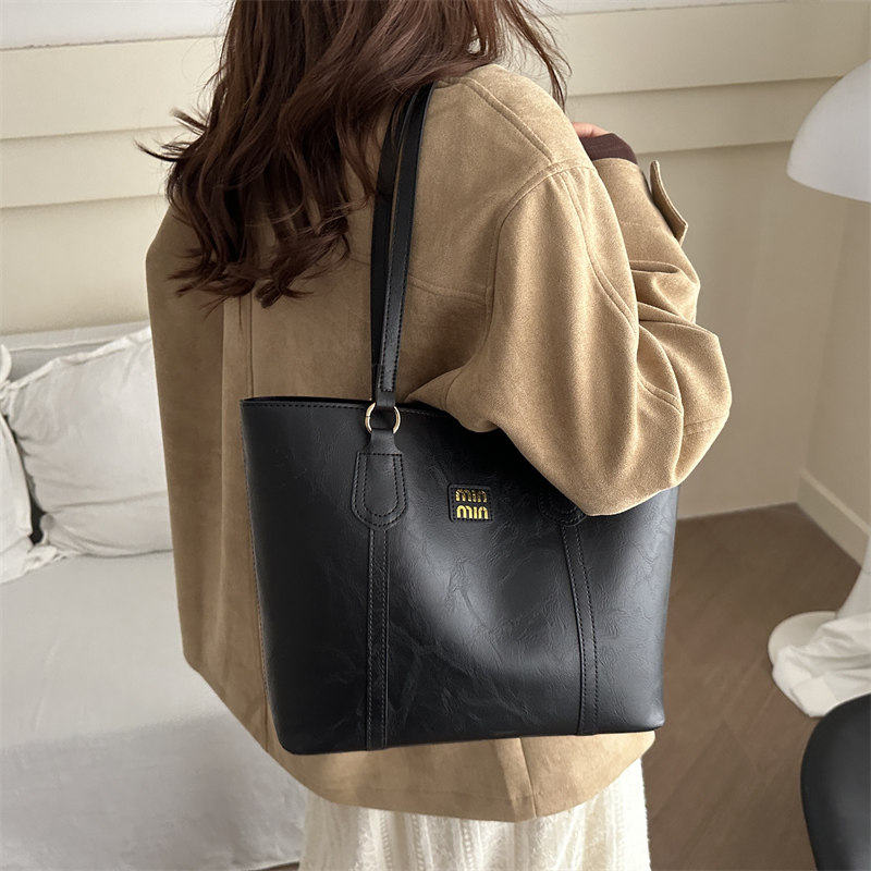 大容量洋气包包女2025新款时尚质感单肩包小众爆款通勤复古托特包,淘宝优惠券,粉丝福利购,淘宝优惠卷