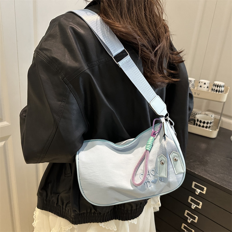 高颜值包包女2025新款小众时尚百搭单肩小方包外出轻便洋气斜挎包,淘宝优惠券,粉丝福利购,淘宝优惠卷