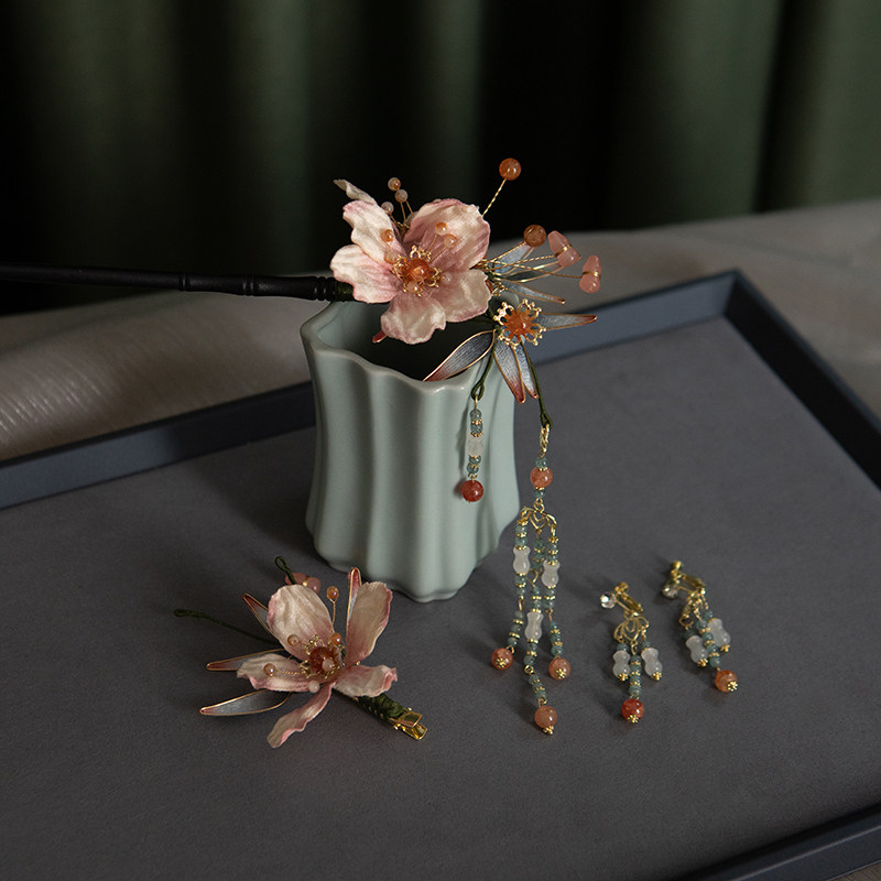 新娘中式晨袍渐变粉色花朵个性头饰百搭秀禾服旗袍宫廷复古发簪女,淘宝优惠券,粉丝福利购,淘宝优惠卷