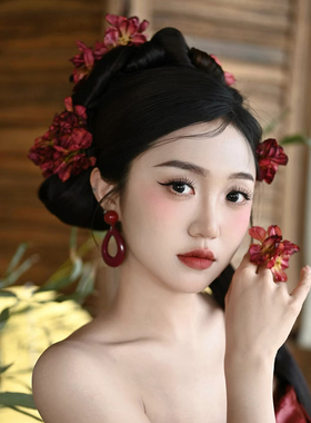新娘头饰新中式国风发饰简约高级感迎客红豆干花侧边花敬酒服配饰