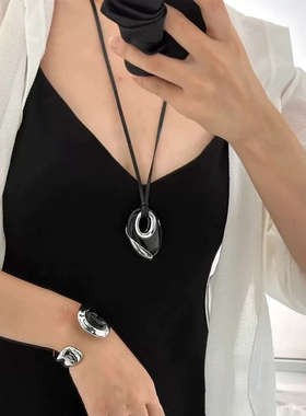 重工黑玛瑙吊坠皮绳长款项链女