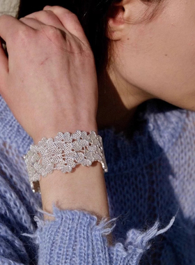 蕾丝镂空银色花朵宽手镯女