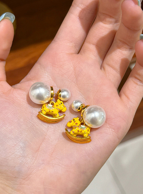 原创时尚可爱黄色滴油珐琅施家珍珠木马项链轻奢小众高级感锁骨链