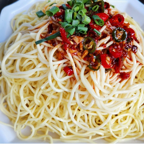 Sichuan Specialty Snack Noodle Специальная лапша коммерческая лапша коммерческая щелочная вода подвесная лапша сухой смесь быстро