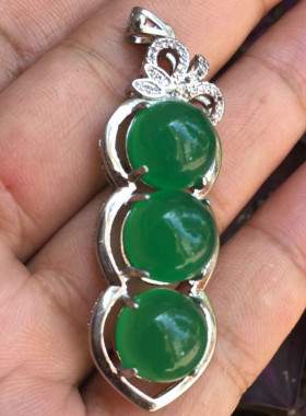 冰种玉髓四季豆挂件绿玛瑙吊坠女