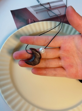 黑檀木珍珠月亮款皮绳项链女中式