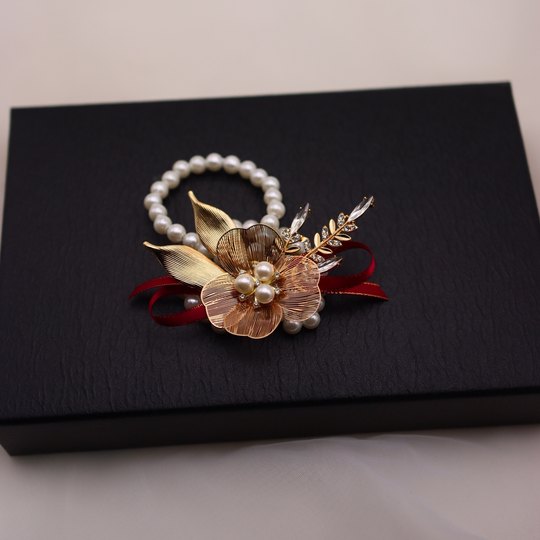 Bride and groom, wedding corsage, groomsmen, bridesmaids, parents and family, full set of Chinese wedding brooches for opening ceremony