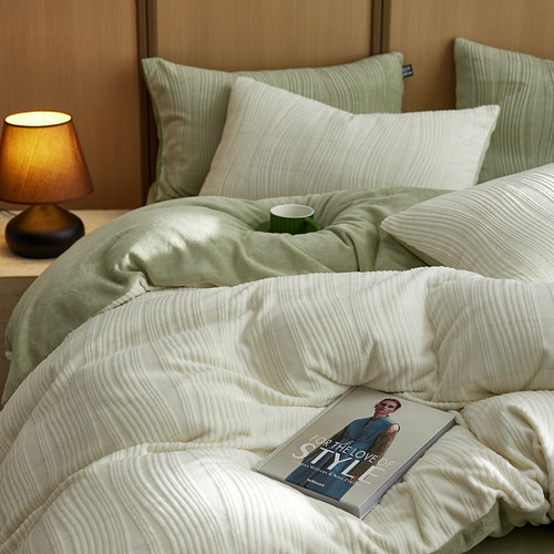 暖呼呼~A版浮雕牛奶绒四件套轻奢加厚保暖被套双面绒冬季裸睡床品 - 图1