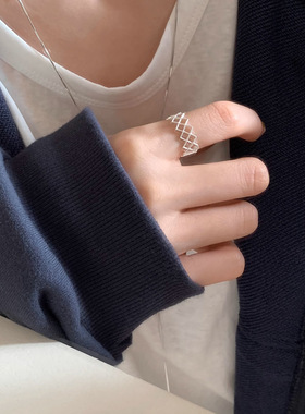 极简风纤细菱格镂空戒指