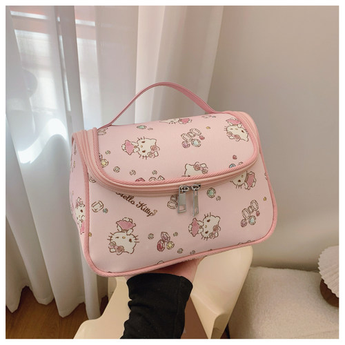 正版授权HelloKitty手提化妆包半定型大容量化妆箱出游洗漱收纳包 - 图3