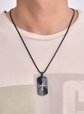 折射光线军牌项链镶钻