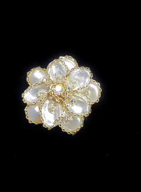 设计感双层花朵胸针锆石贝壳饰品