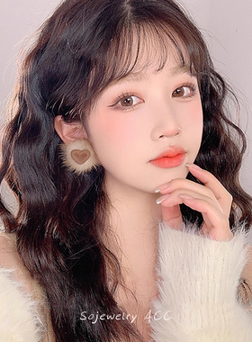 秋冬高级感咖色毛球耳钉