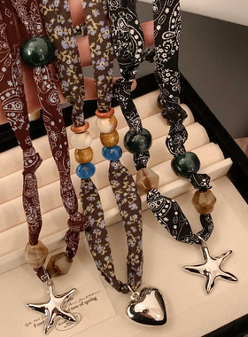 复古木质挂牌碎花串珠丝巾项链女