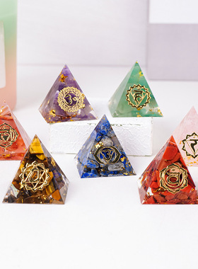 天然水晶碎石金字塔工位摆饰品