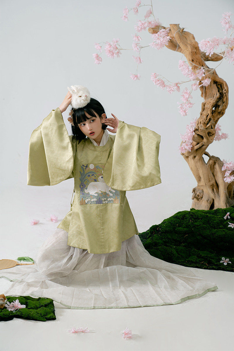 【上遥居】兔卯卯 明女秋冬绿绣花圆领兔补印花纱马面 限时折扣,淘宝优惠券,粉丝福利购,淘宝优惠卷