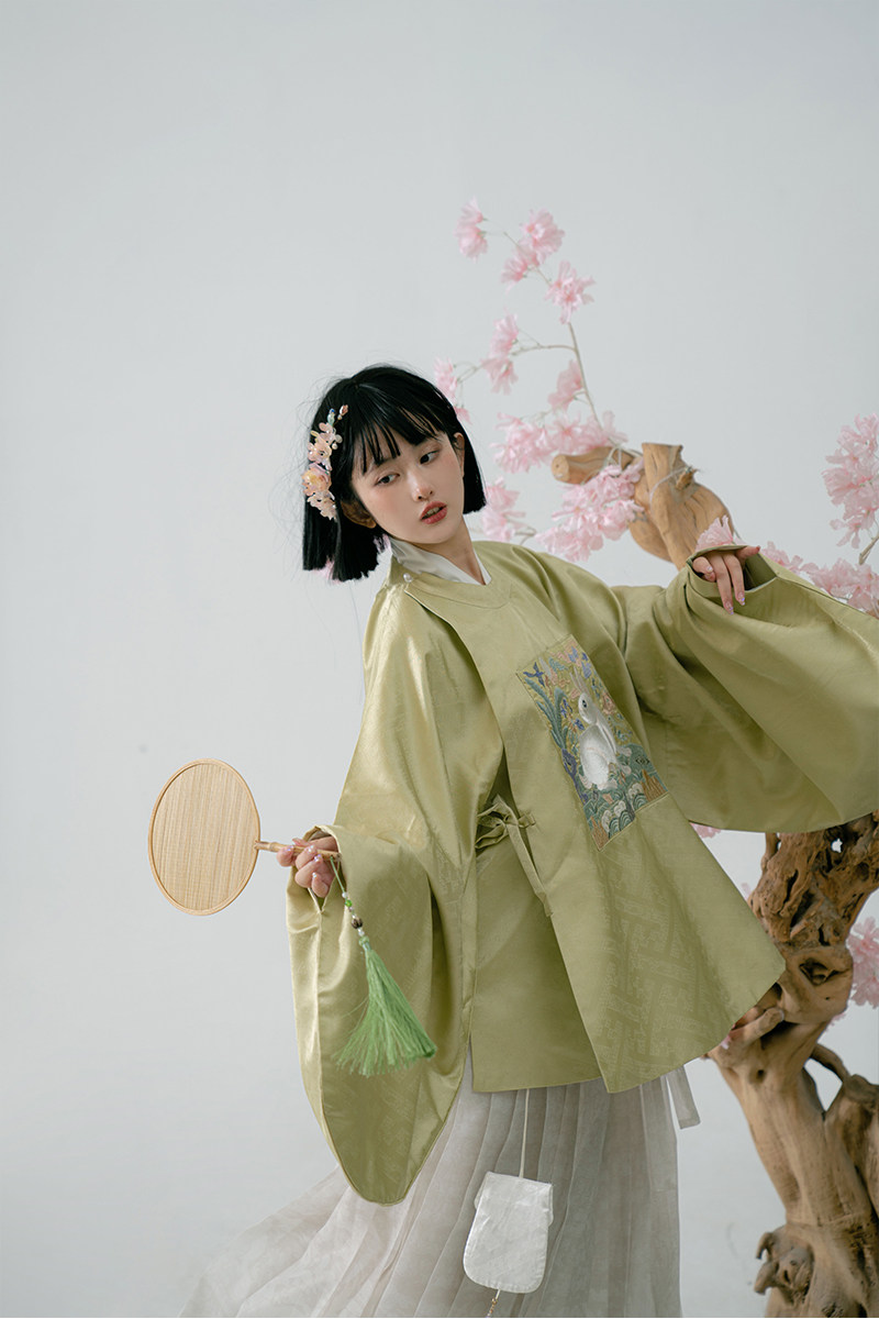 【上遥居】兔卯卯 明女秋冬绿绣花圆领兔补印花纱马面 限时折扣,淘宝优惠券,粉丝福利购,淘宝优惠卷