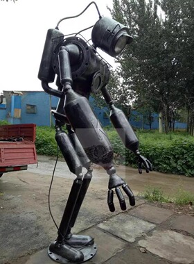 复古工业风机械重金属怀旧机器人纯手工落地创意餐厅人物银色工艺