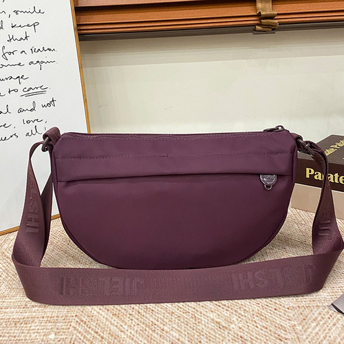 时尚休闲饺子包女马鞍包2025新款百搭腋下牛津布包轻便单肩小跨包 - 图3