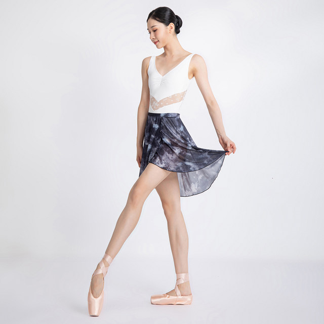 V-neck, big back, comfortable and beautiful dance jumpsuit