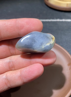 捡漏价新疆和田玉籽料青花玉黑白俏色原石牌子挂件可雕刻可收藏