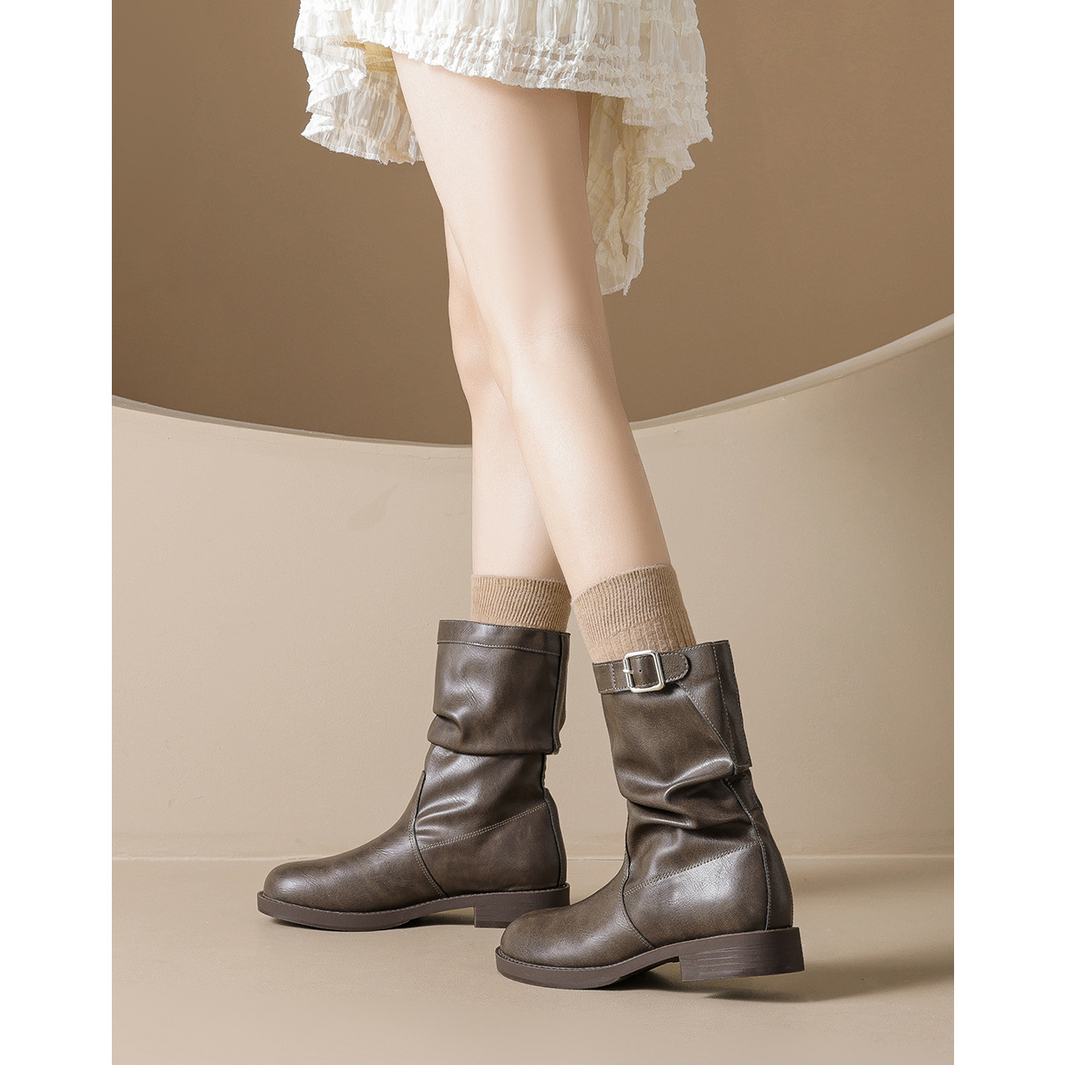 威威女郎 5732-3复古英伦风马丁靴女秋冬新款时尚气质套筒皱皱靴 - 图0