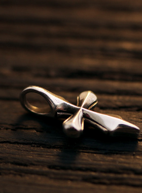 老银匠手工制作十字架吊坠