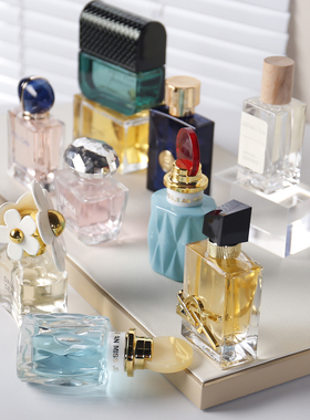 侘寂风妆台装饰香水口红饰品道具