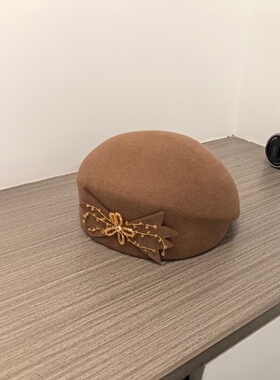 轻奢贝雷帽女士秋冬新款复古钗花装饰侧压羊毛帽显脸小时尚画家帽