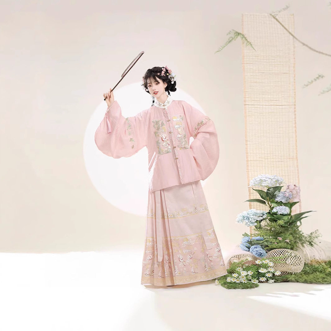 原创汉服女【桂花兔】明制立领刺绣补服琵琶袖马面裙秋冬新款套装,淘宝优惠券,粉丝福利购,淘宝优惠卷