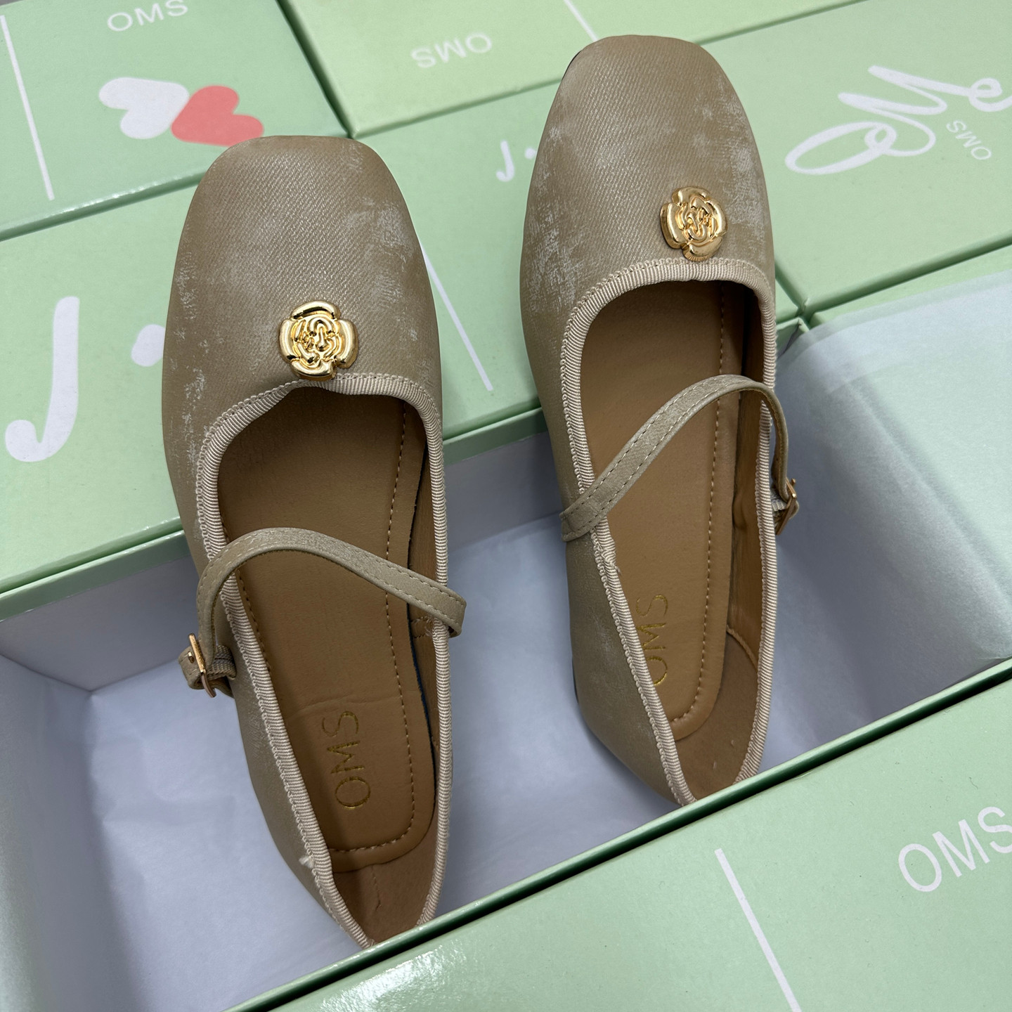 外贸大码方头浅口单鞋一字带扣磨砂面温柔百搭平底玛丽珍鞋女,淘宝优惠券,粉丝福利购,淘宝优惠卷