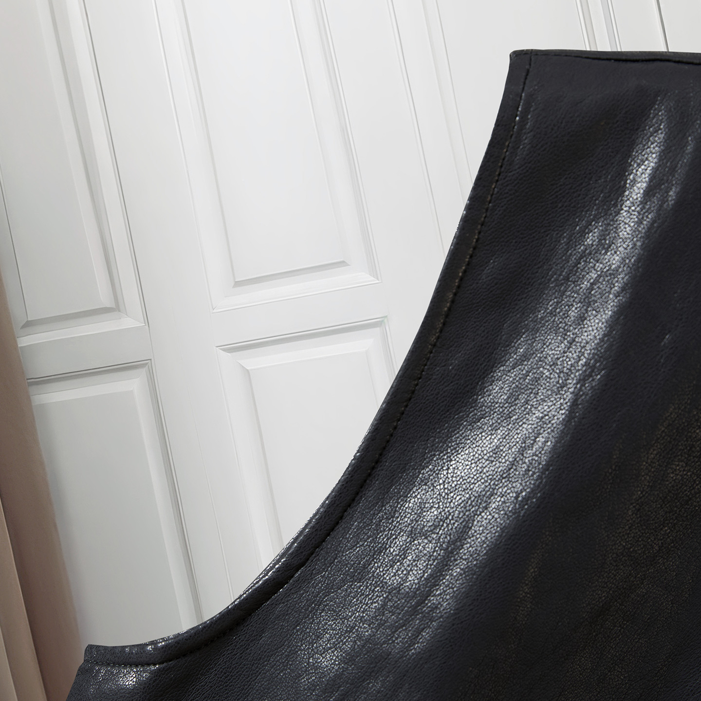 她池PU马夹2025秋装新款女装短款设计感木耳边单排扣圆领叠穿马甲 - 图2