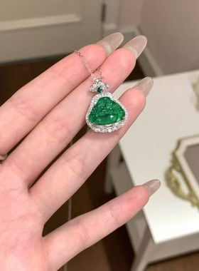 纯银镶嵌翡翠玉佛公项链吊坠