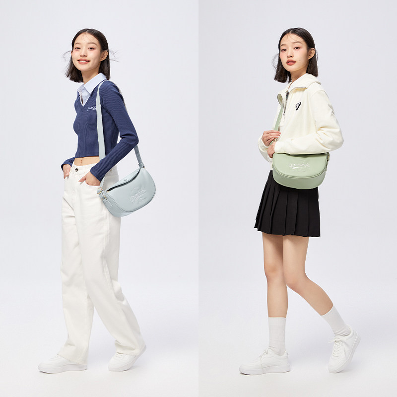 森马2023新款女士马利联名斜挎包 森马箱包女士包袋