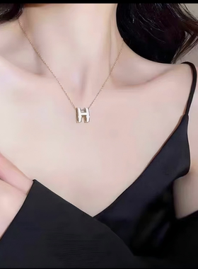 轻奢H字母项链女玫瑰金锁骨链