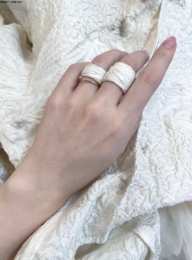 Detaj白色纹理银质戒指