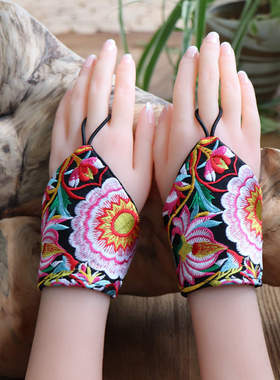 云南民族风三角绣花手套民族饰品舞蹈配饰绣花护腕棉麻配饰批发