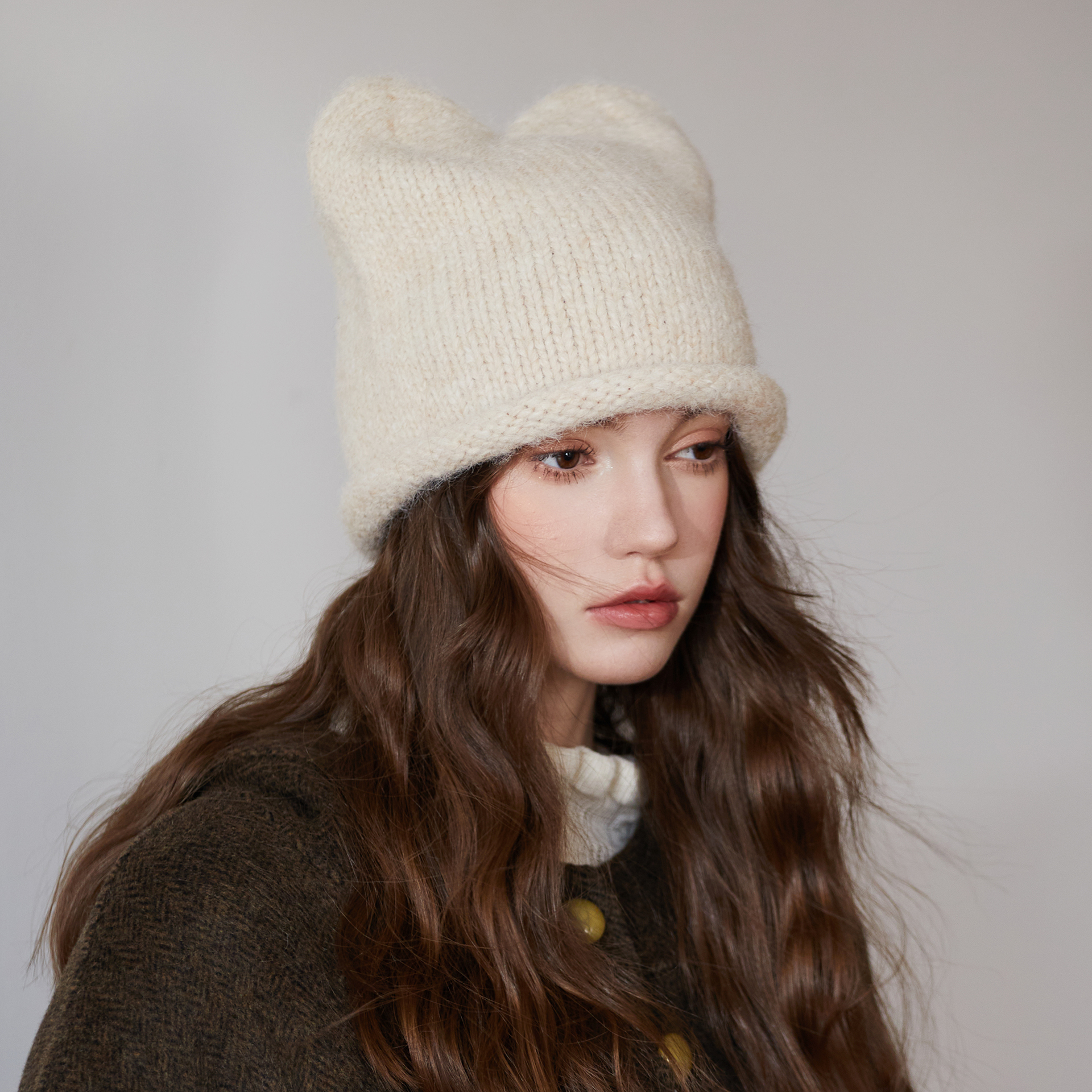 白色毛绒兔耳朵针织帽女生大头围显脸小保暖冷帽护耳包头毛线帽子 - 图1