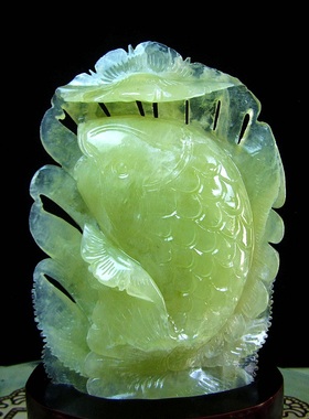 急售天然岫玉雕刻鲤鱼摆件