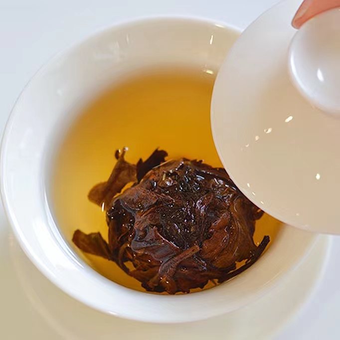 小粒普洱白茶迷你小沱茶老白鱼茶珠景素2021年香甜铁罐装便携耐泡-图1