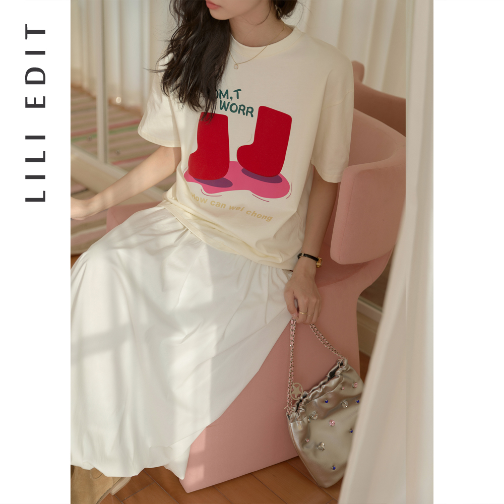 LILI EDIT/红靴子印花减龄显瘦T恤女夏季小个子宽松短袖休闲上衣-图1