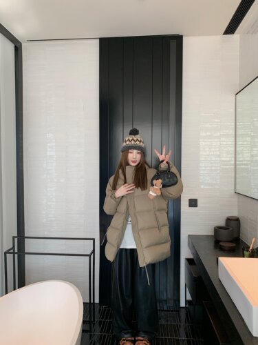 aaaaxbbb 中央大街随游 连帽羽绒服女中长款加厚保暖面包服外套冬 - 图1